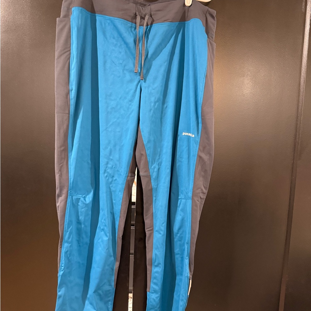 Patagonia pants, these are best to put over leggings for those chilliy nights.